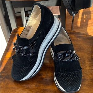 Stylish Black Women's Loafers with Chain Detail